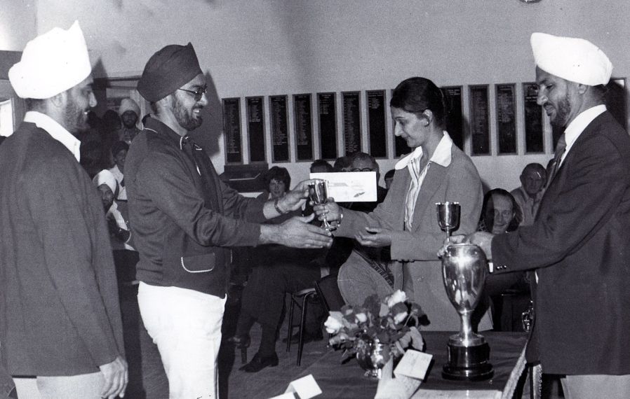 golf club trophy image