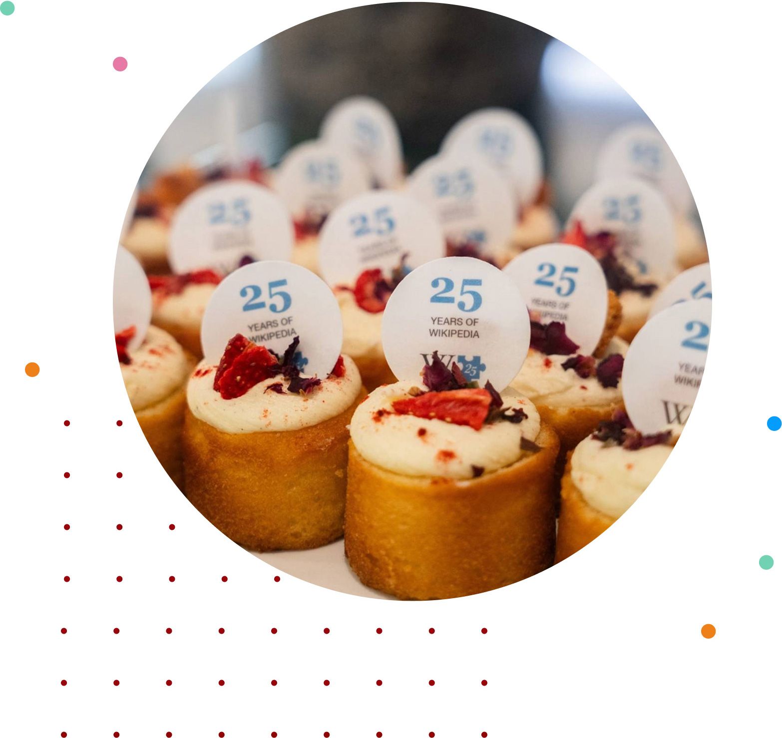 Cakes with '25 Years of Wikipedia' toppers at the birthday celebration.